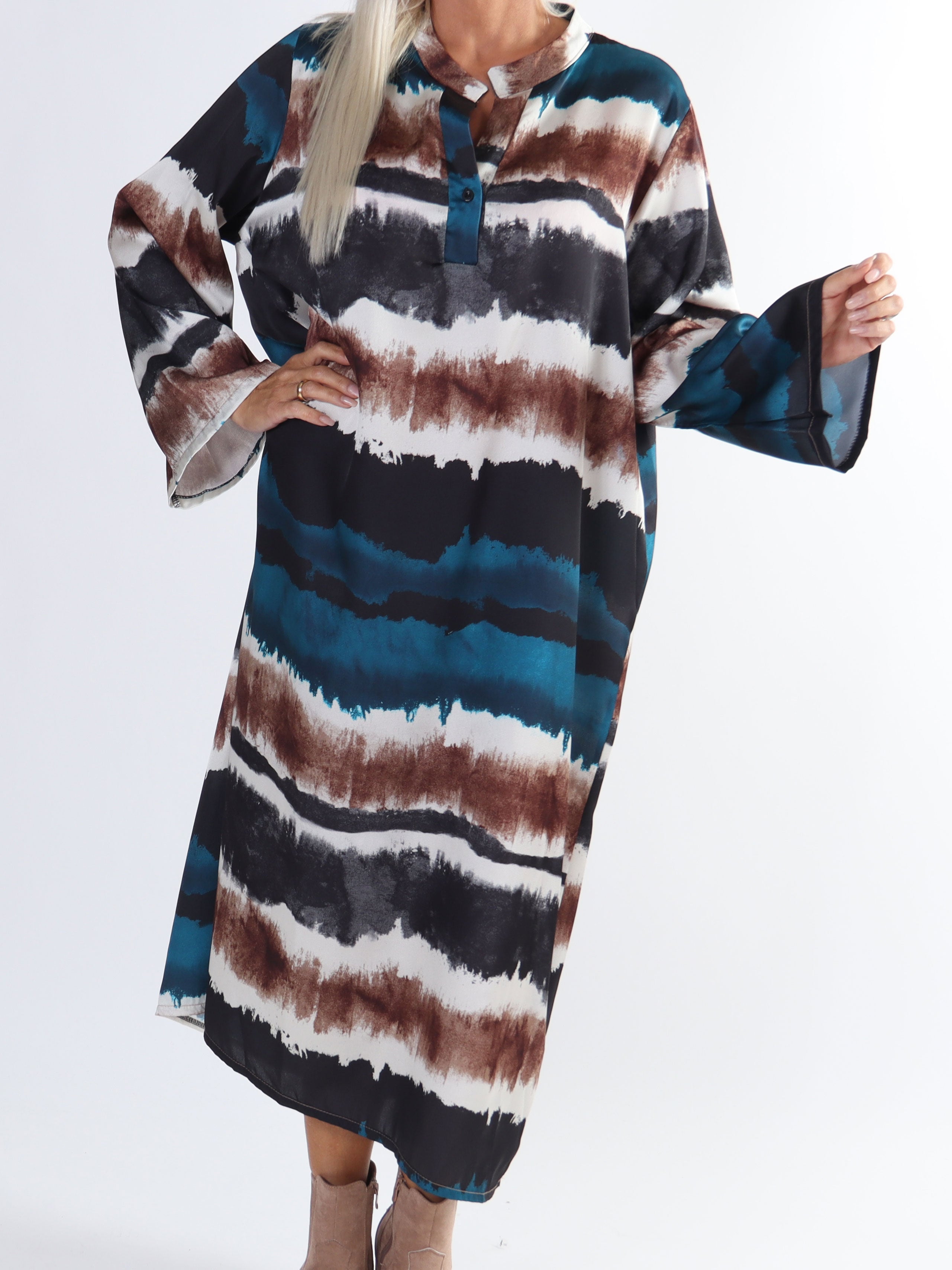 Merina - Lång plus size klänning i batikmönster